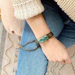 Leather and ceramic bracelet